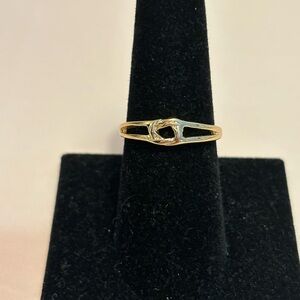 🛍️3 for $15🛍️ Gold Tone Love Knot Ring Sz 8
